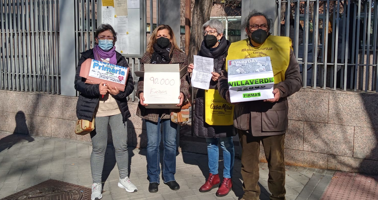 El parlamento automómico recibe 90.000 firmas que piden la reapertura de las urgencias de Atención Primaria