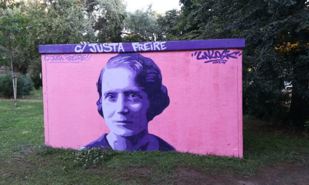 Restaurado de nuevo el mural de la maestra Justa Freire