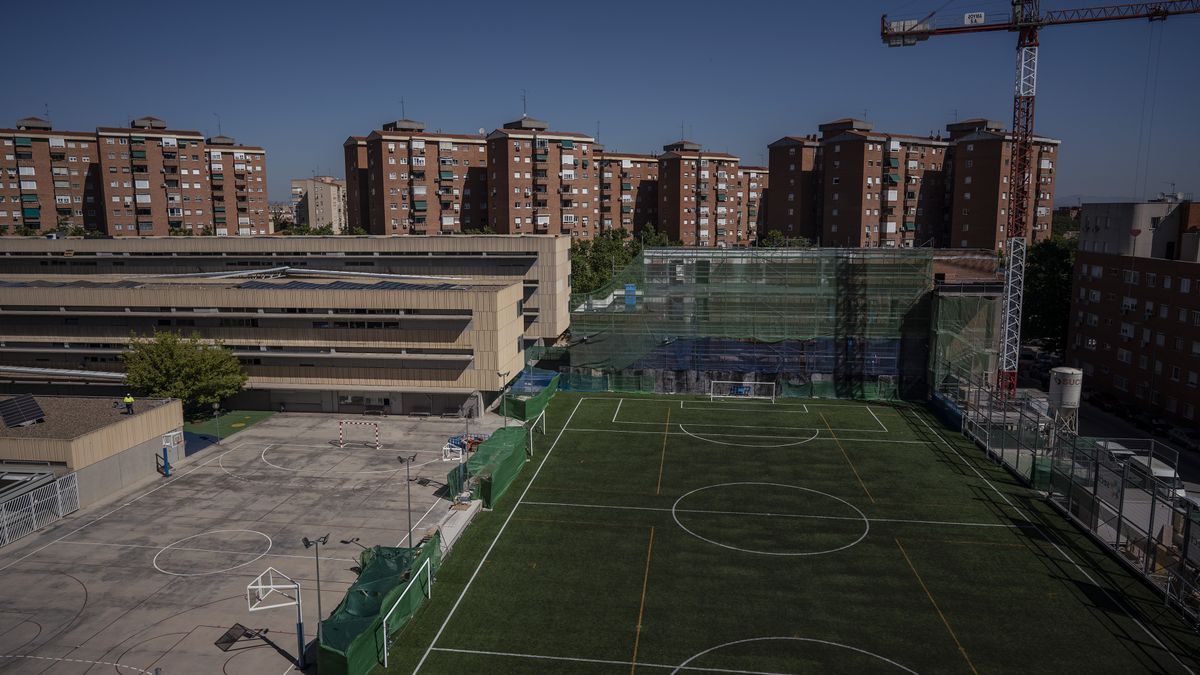 La coordinadora de entidades vecinales San Blas Canillejas denuncia la construcción de un polideportivo privado en una parcela pública