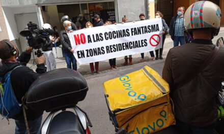 Protesta de la Plataforma de Afectados por las Cocinas Fantasma en Prosperidad contra la permisividad del Ayuntamiento de Madrid