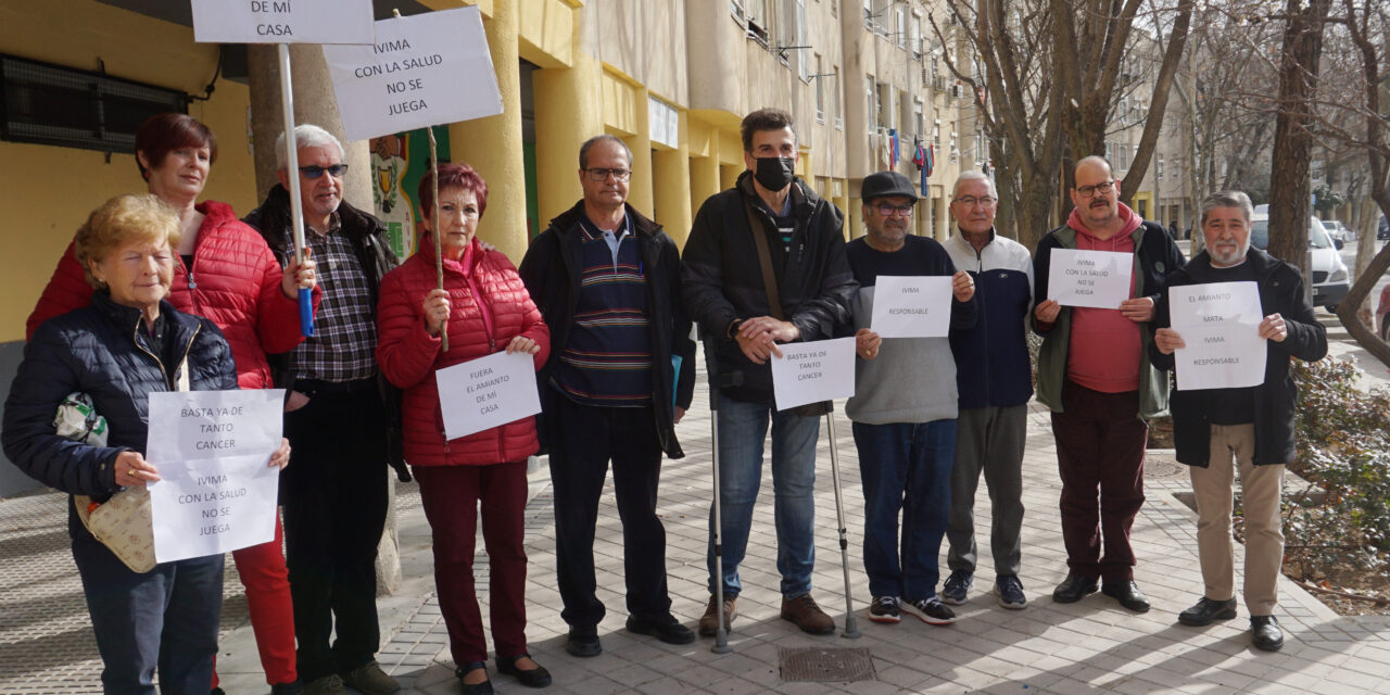 Los afectados piden la intervención del Defensor del Pueblo para que la Comunidad de Madrid elimine el amianto de 200 viviendas públicas de Vicálvaro
