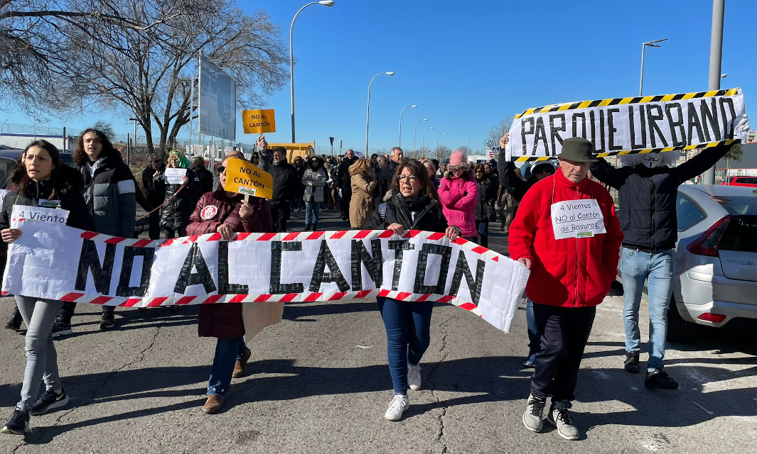 Los afectados por los nuevos cantones-basurero del Ayuntamiento de Madrid se unen con el fin de exigir su reubicación