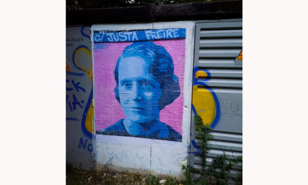 Restaurado, una vez más, el mural de la maestra Justa Freire