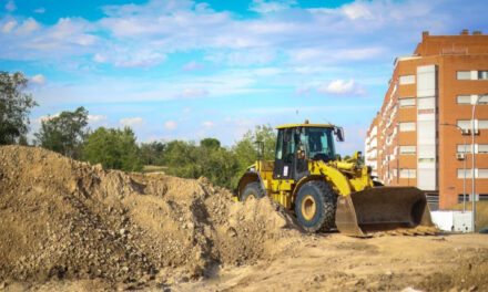 Vicálvaro se moviliza para parar las obras del cantón de limpieza que el Ayuntamiento construye en el Parque Forestal