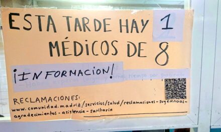 El vecindario de Puente de Vallecas sale a la calle para denunciar la precaria situación del Centro de Salud Vicente Soldevilla