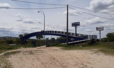 Las asociaciones vecinales de Leganés reclaman al Gobierno la sustitución de la pasarela peatonal de la M40 que une el municipio con Madrid
