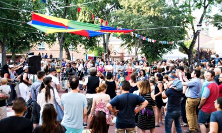 Hortaleza se manifiesta en defensa de sus fiestas vecinales