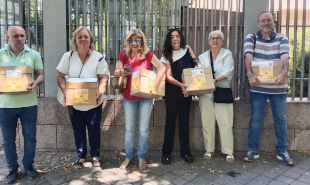 ¡Lo conseguimos! 70.895 firmas de la ILP para la climatización y adecuación de los centros educativos llegan a la Asamblea de Madrid