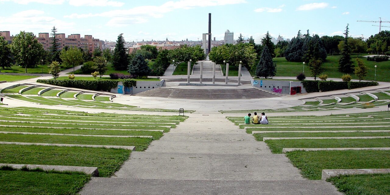 La vecindad de Arganzuela rechaza el proyecto de instalación de una noria gigante en el parque Enrique Tierno Galván y reclama el fin de la eventificación de la zona verde