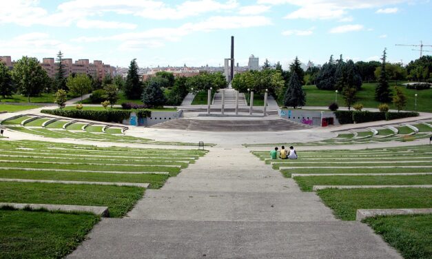 La vecindad de Arganzuela rechaza el proyecto de instalación de una noria gigante en el parque Enrique Tierno Galván y reclama el fin de la eventificación de la zona verde