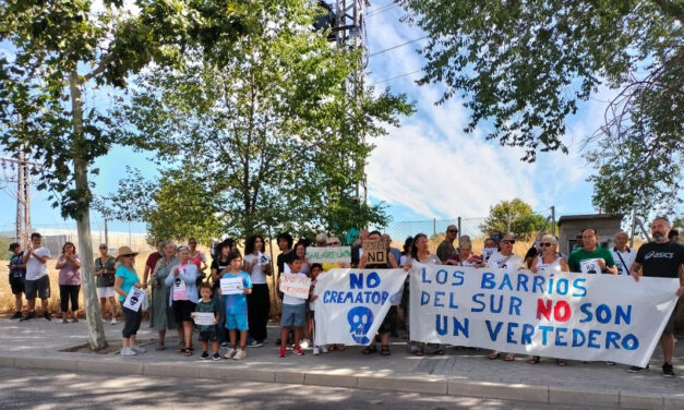 El vecindario de Usera y Villaverde sale a la calle contra la construcción del crematorio de la M40 junto a sus viviendas