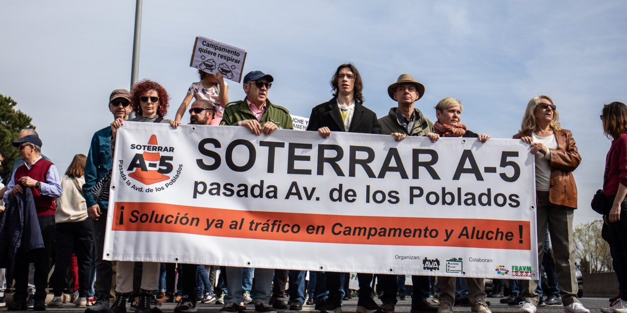 Las asociaciones vecinales de Campamento y Aluche vuelven a manifestarse para solicitar al Ayuntamiento el soterramiento de los 700 metros de la A5 por los altos niveles de contaminación y ruido