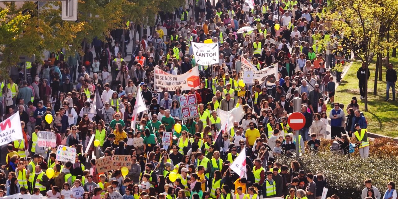 Nueva manifestación multitudinaria en Montecarmelo a favor de la reubicación del megacantón de basura y la protección de un tesoro verde