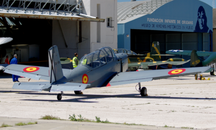 Asociaciones del entorno de Cuatro Vientos lamentan el traslado de la colección de aviones antiguos y piden reducir los vuelos privados