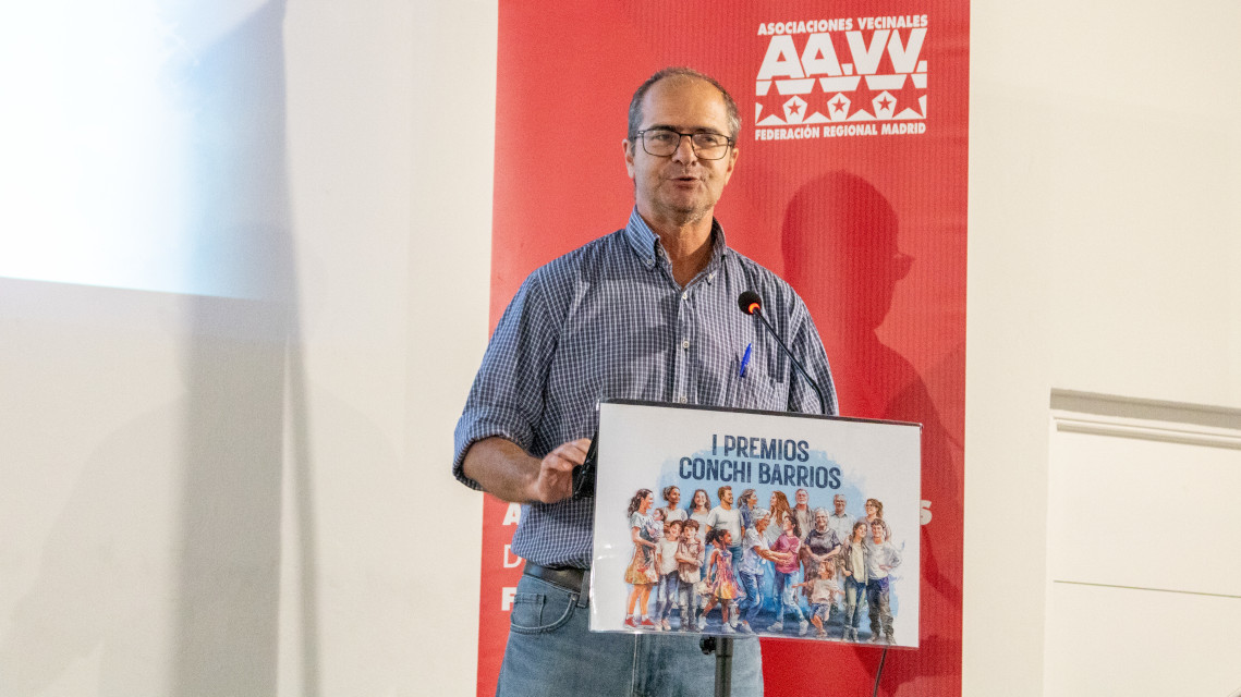 Vicente Pérez Quintana recibe uno de los Premios Conchi Barrios 2024