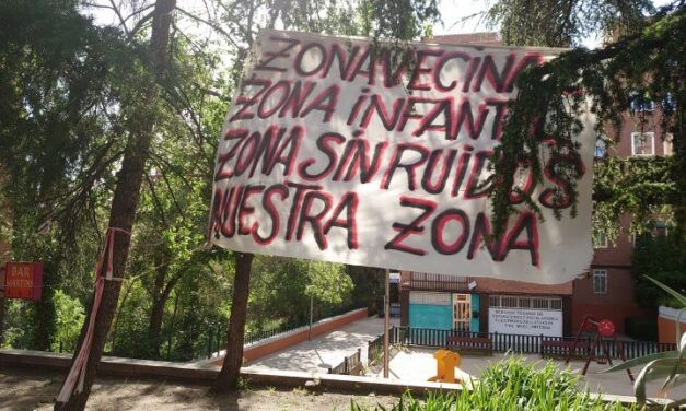 El vecindario de Saconia lleva hasta la Junta de Moncloa su defensa del espacio interbloques de San Gerardo, 11 como zona pública vecinal