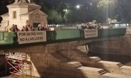 Admitido a trámite un contencioso-administrativo contra el alumbrado ornamental en el cauce del río Manzanares