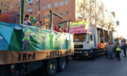 Asociaciones vecinales y AMPAs impulsan la Cabalgata Participativa de Vicálvaro frente al desfile mercantilizado de la Junta de Distrito