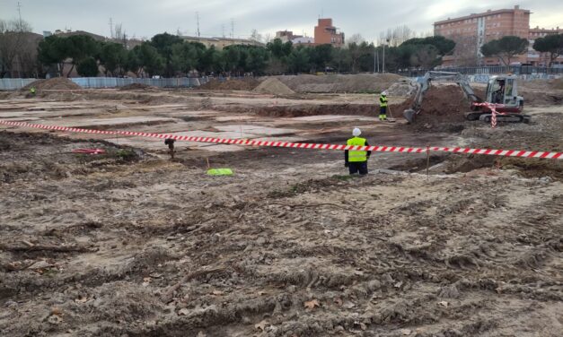 La población afectada por las obras de la línea 11 de Metro en el barrio de Comillas lamenta, tras la visita de Ayuso a la zona, que se sigan ignorando sus demandas