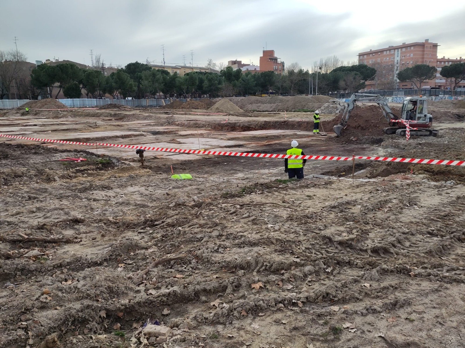 La población afectada por las obras de la línea 11 de Metro en el barrio de Comillas lamenta, tras la visita de Ayuso a la zona, que se sigan ignorando sus demandas